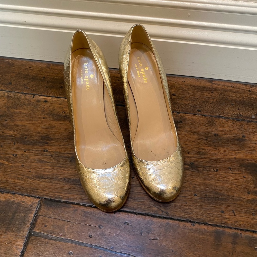 Kate spade gold pumps